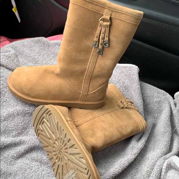 Brand new never been worn UGGs - Picture 1 of 5